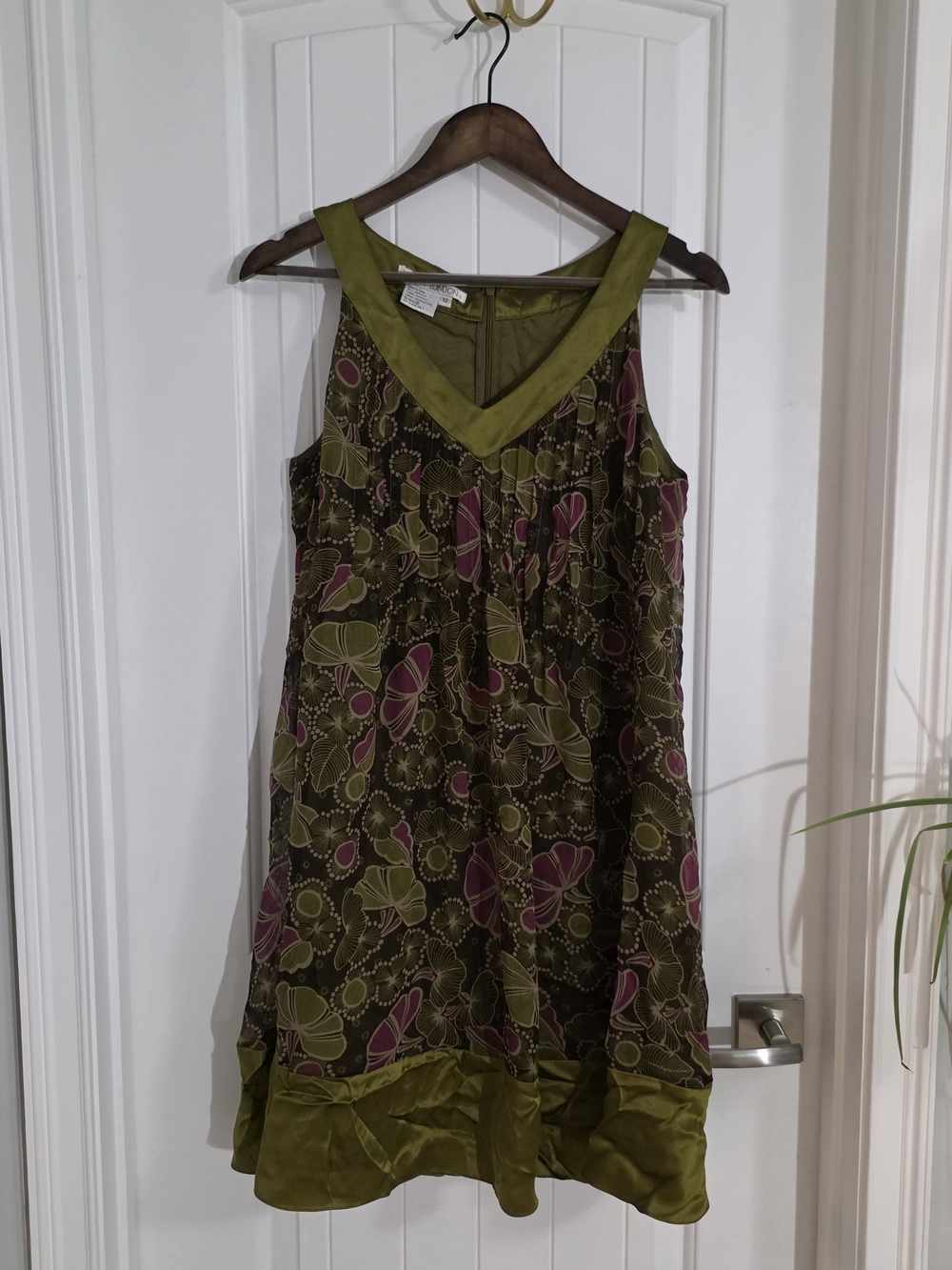 Y2K Maggy London 100% Silk Floral Shift Dress Size 12 Green, Vintage Sleeveless - Picture 2 of 11